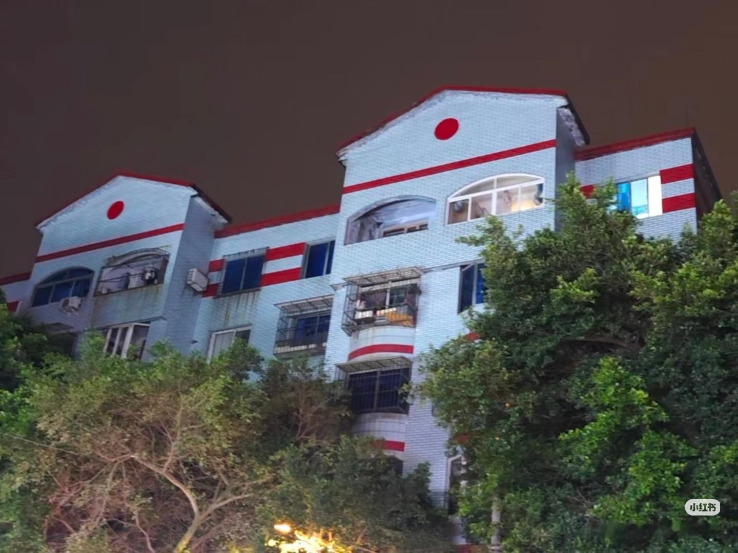 刷到这个小区，我都没看到过，这不离谱吗？ 