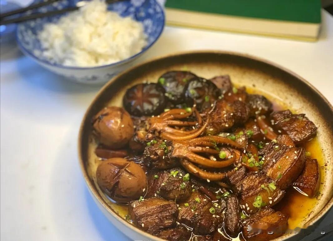 #这就是爆款# 吃了几十年肉，今天才知道肉跟它才是最佳搭档，鱿鱼烧肉，简直就是神