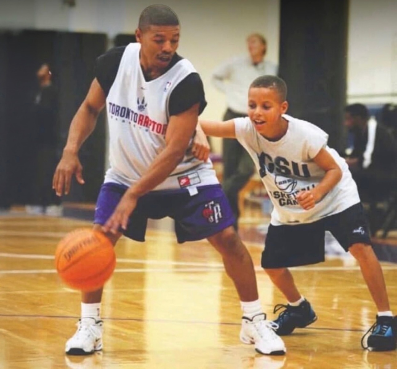 25年前25年后神奇CurrySoleNews库里开启乱穿鞋时代库里