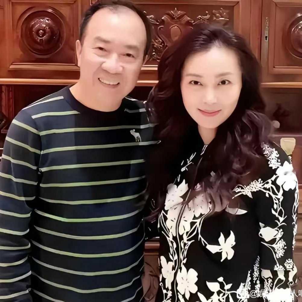 戴志诚和袁茵这对夫妻，真是低调得让人觉得踏实。
 
当年两人走到一起时，外界议论