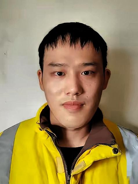 看完真的破防了，眼泪直接掉下来。 21岁的外卖小哥，本可以放下外卖就走，却多停了