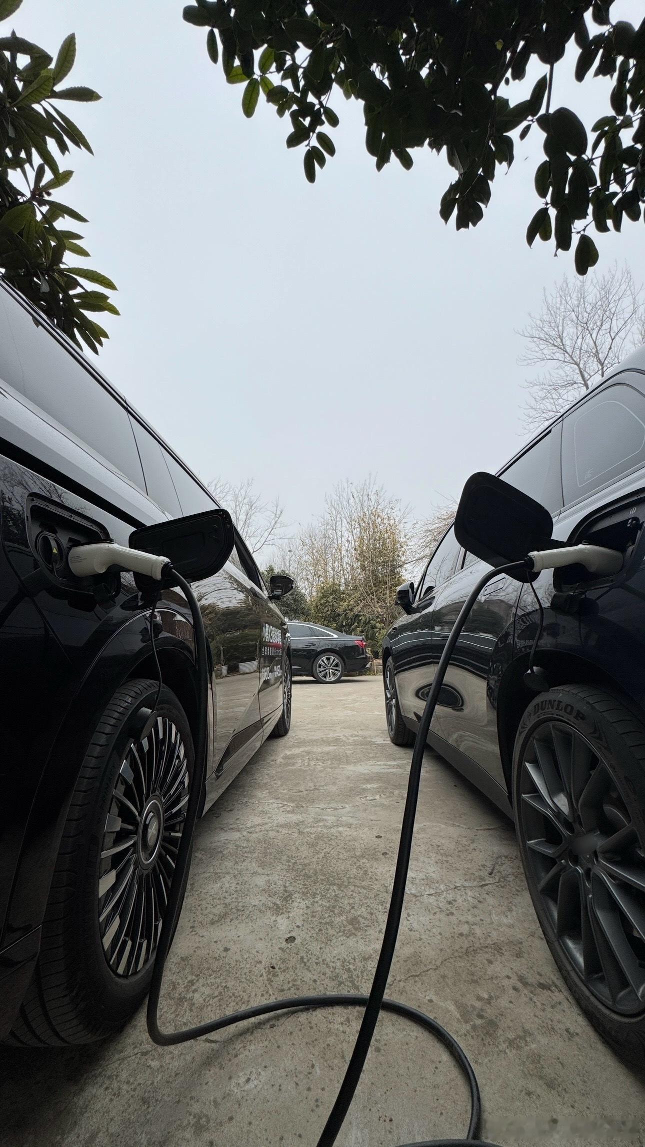 过年体验了一把小鹏X9超级增程的V2V，车对车充电，能有6kw功率，堪比家充桩。