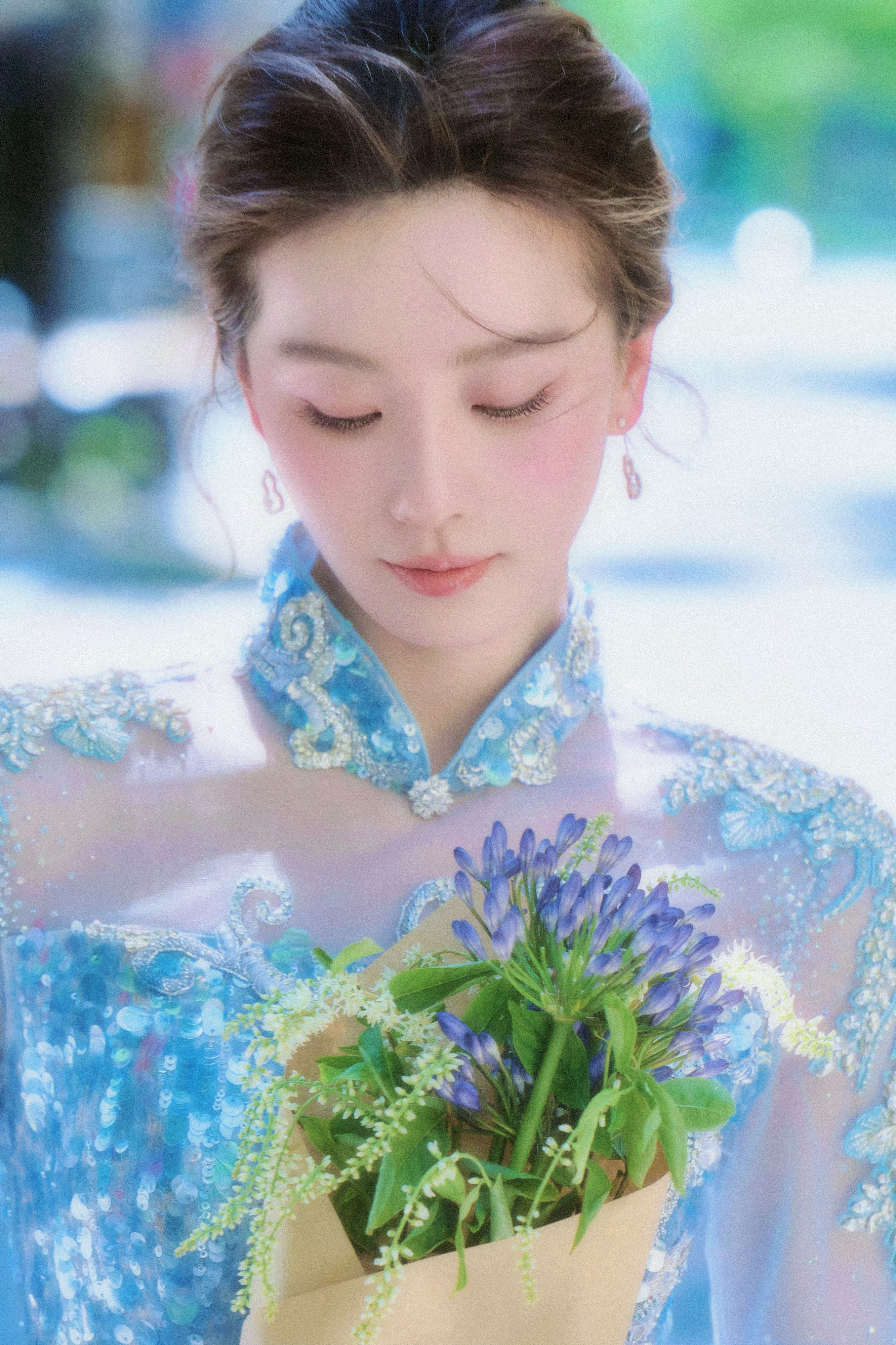 “明媚澄澈的夏里有一首诗”💙🩵刘诗诗