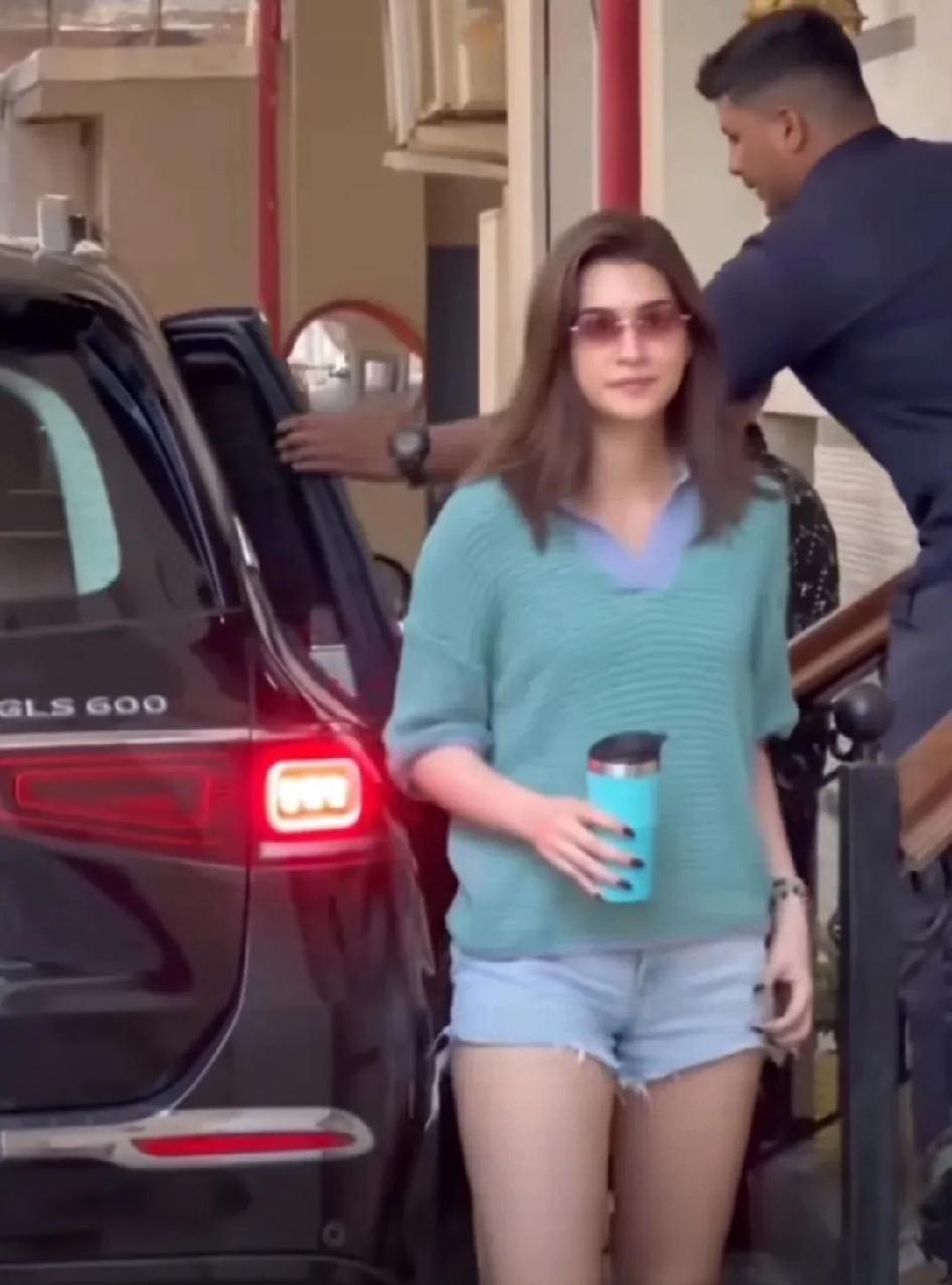 印度女星一眼辨阶层，上层多近白人血统，与本土土著相貌差异判若云泥。