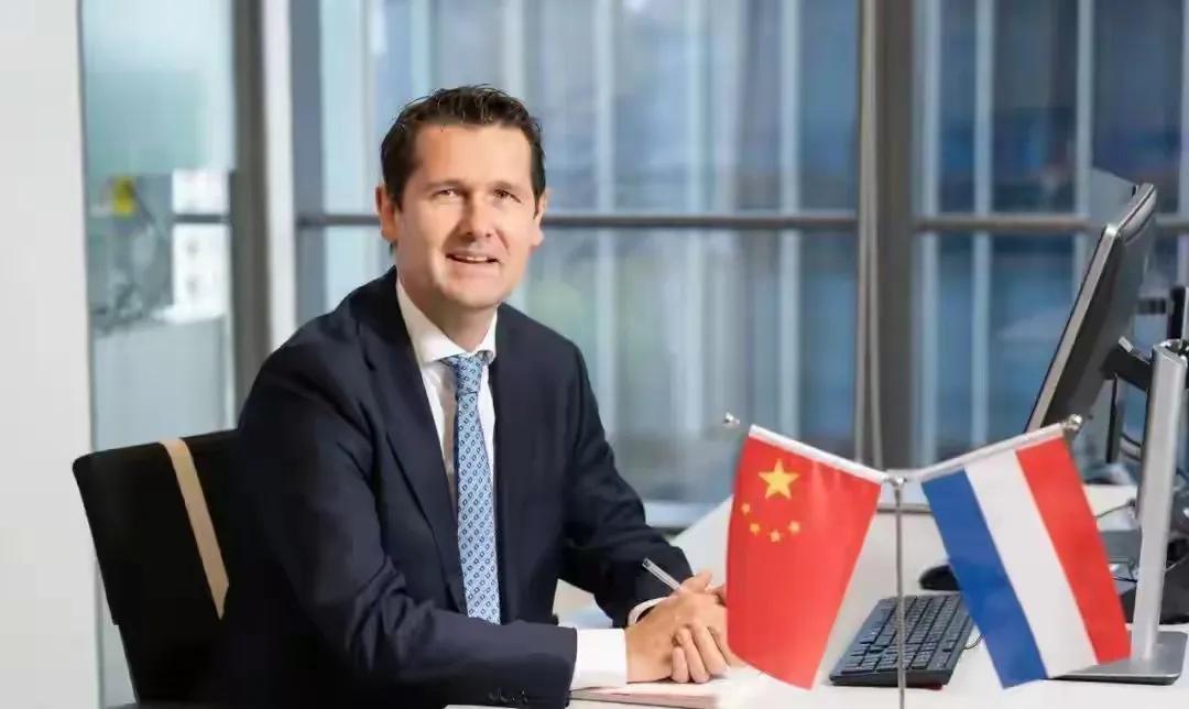 荷兰突然对中企下手！安世半导体遭限制，理由竟站不住脚？
 
荷兰又对中资企业出手