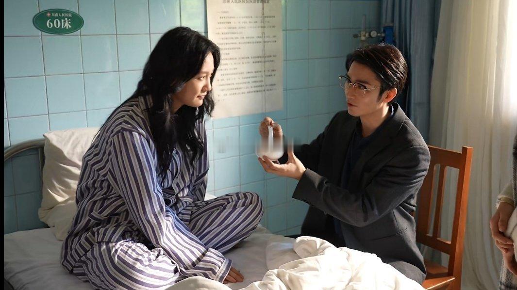 家里家外2幕后纪录片从搭起的老宅院到做旧的袜子细节，从演员跨十年的角色沉淀到主创