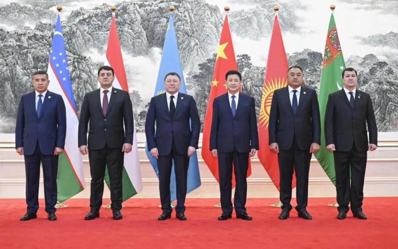 近日，中国和中亚五国公安内务部长在北京举行非正式会晤，中亚五国安全高官全部到场，