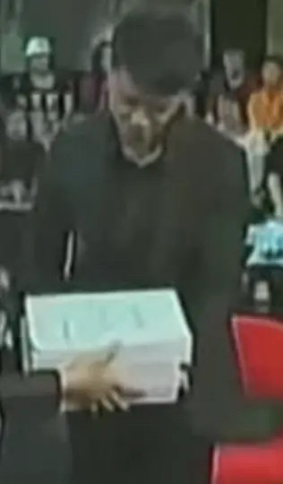 当年收到粉丝送的整整六大本袁朗同人文，很是感动，也很感谢大家一直以来对我的喜爱和