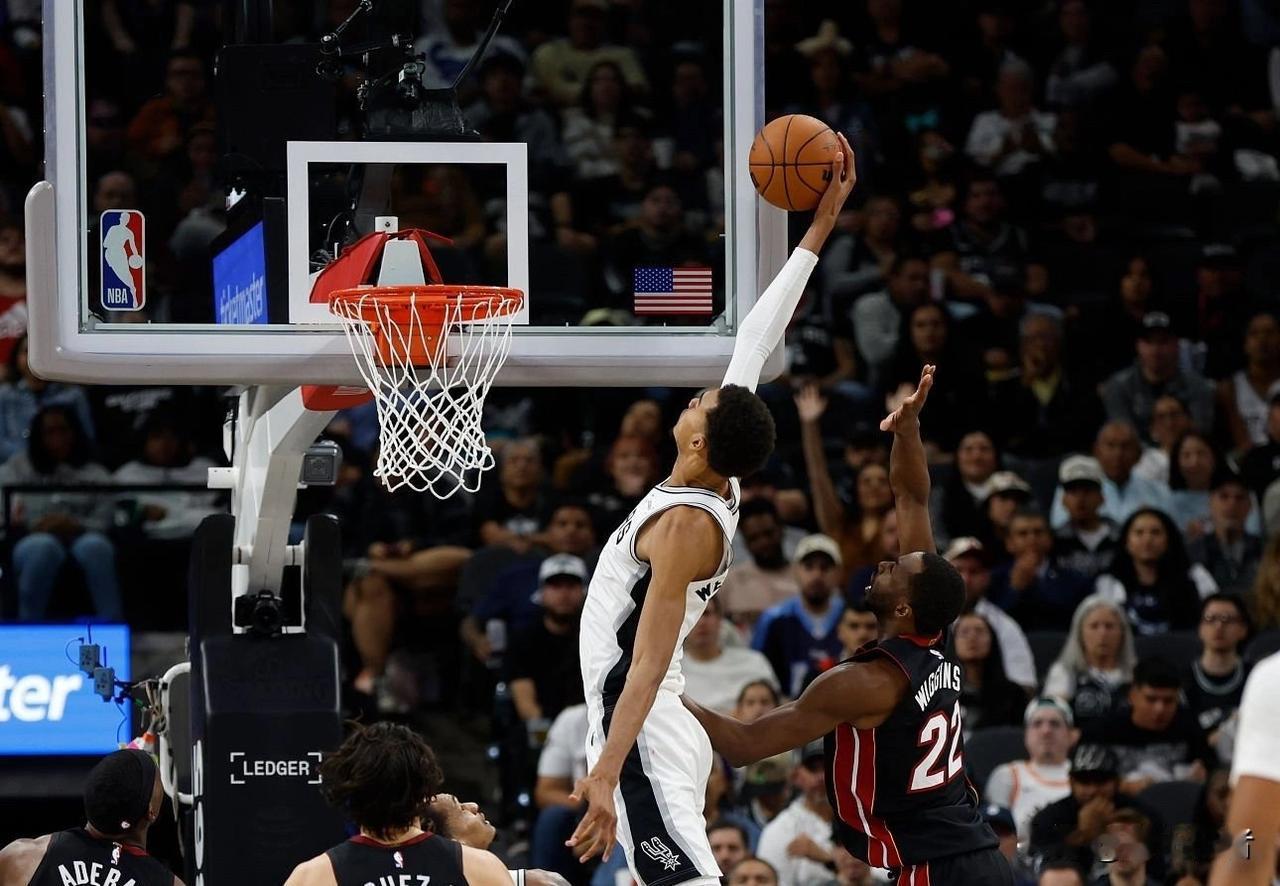 马刺开局5连胜，创队史最佳开局。
第一核心少林寺回来的2023年状元文班亚马场均