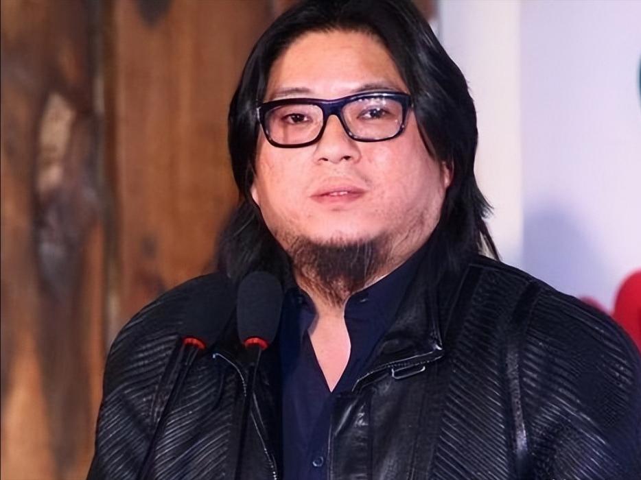 [微风]1988年，算命先生对19岁的高晓松说：“你只能活到35岁。”他听完笑了