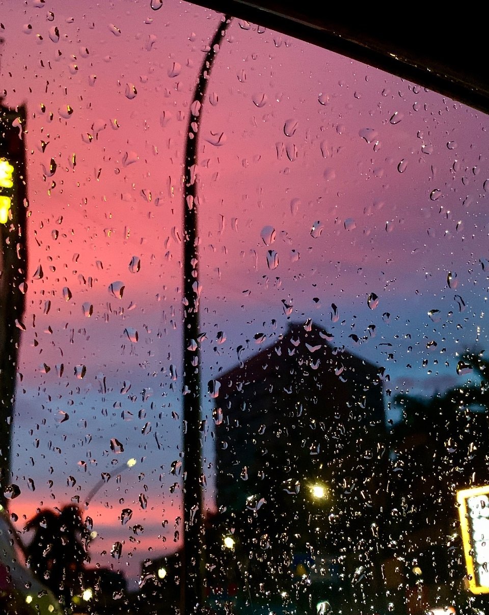 高考期间这些地区雨势较大中高考必下雨的魔咒就是这么来的，我忘记当年有没有下雨了
