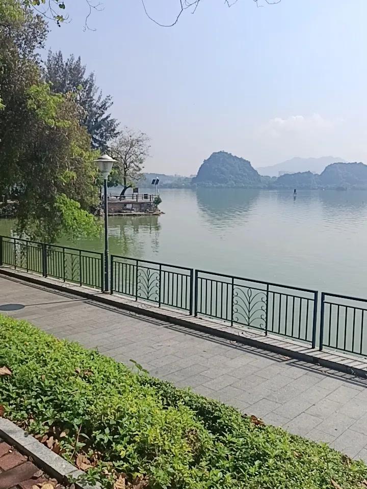 你敢相信吗？这就是肇庆市的幸福
拥有两个5A级风景区，这就是其中一个七星岩风景区