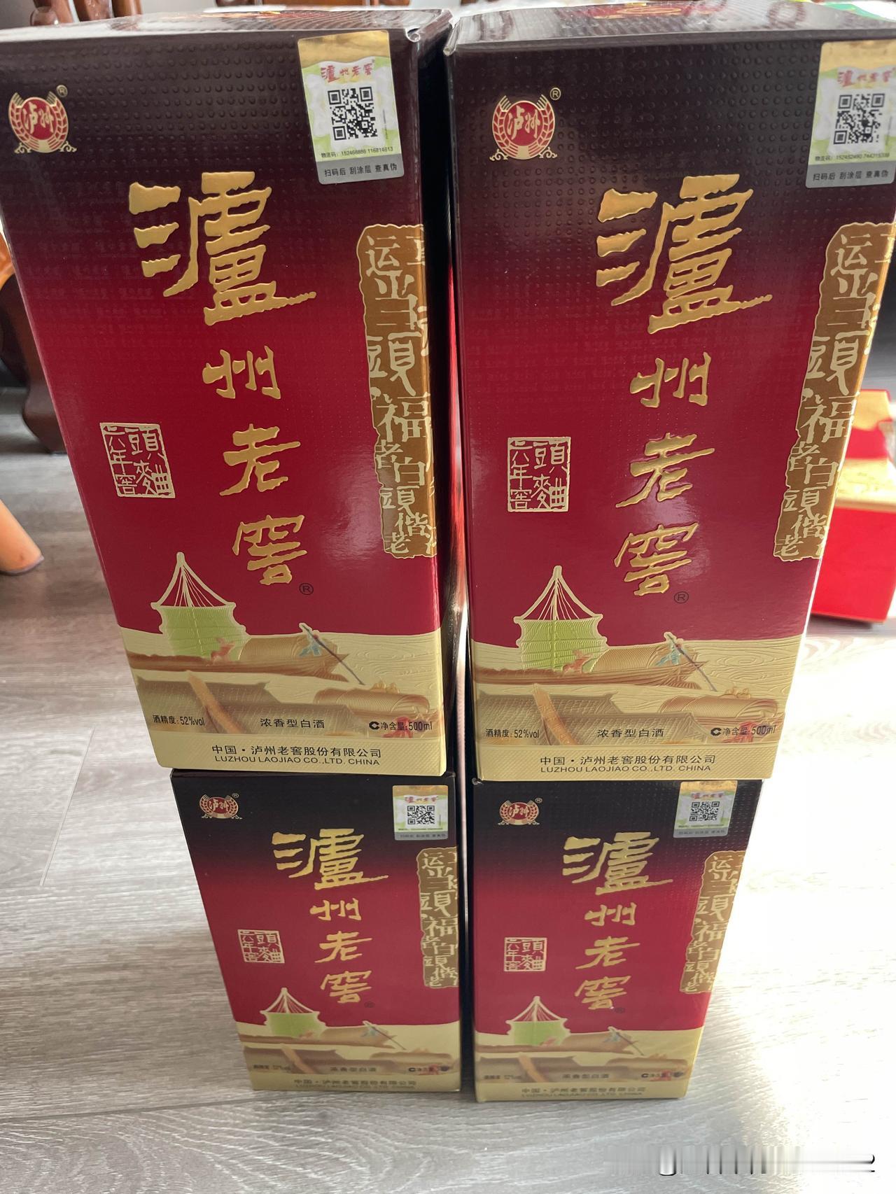 今天中午，在学校附近的饭店，请这个寒假不准备回家过年的10位学生吃饭。

放假已