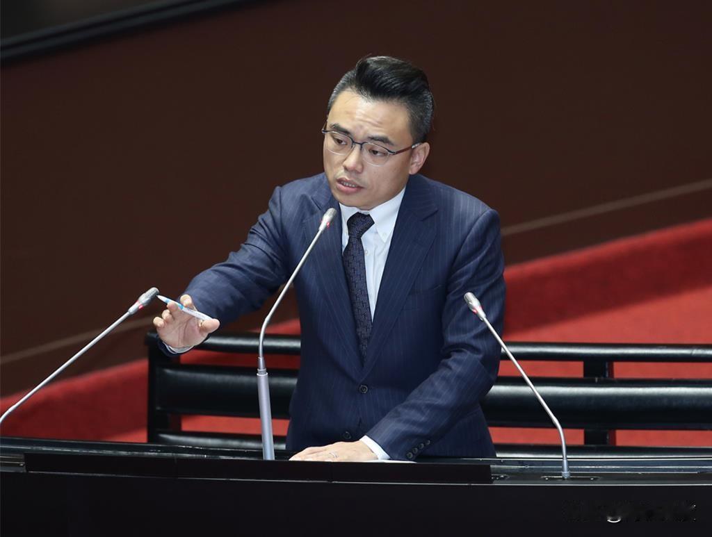 洪孟楷郑重表态：召委一席不让，新北市长选战提前卡位！
洪孟楷24日郑重表态，召委