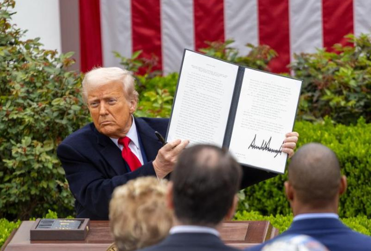 之前有媒体报道说美国派了B-1轰炸机到委内瑞拉边境，特朗普10月23日被记者问到