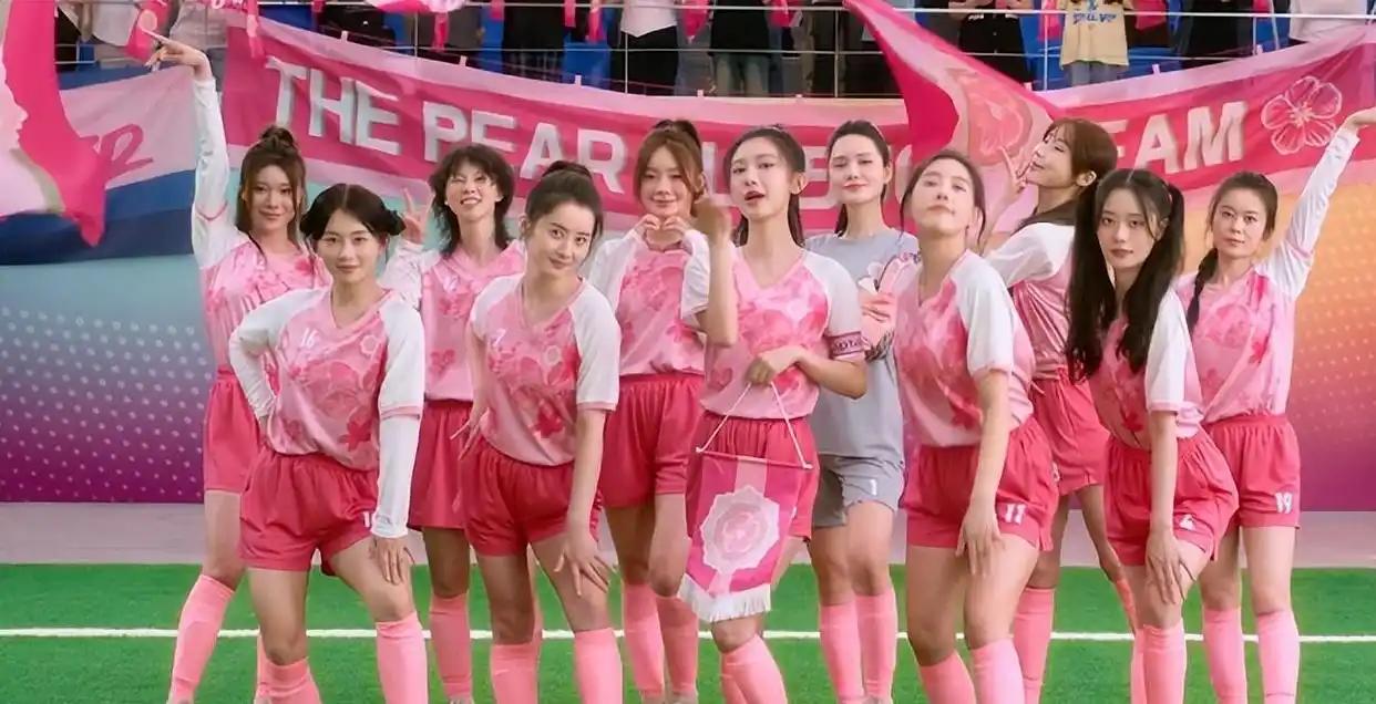 《功夫女足》票房破8亿，韩国网友愤怒了，纷纷抵制。 

路演现场，周星驰照旧笑呵