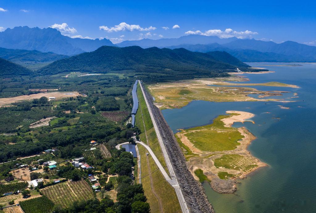 情感社区 【美丽家乡 海南东方——大广坝上 碧水涵天】       夏日时节的海