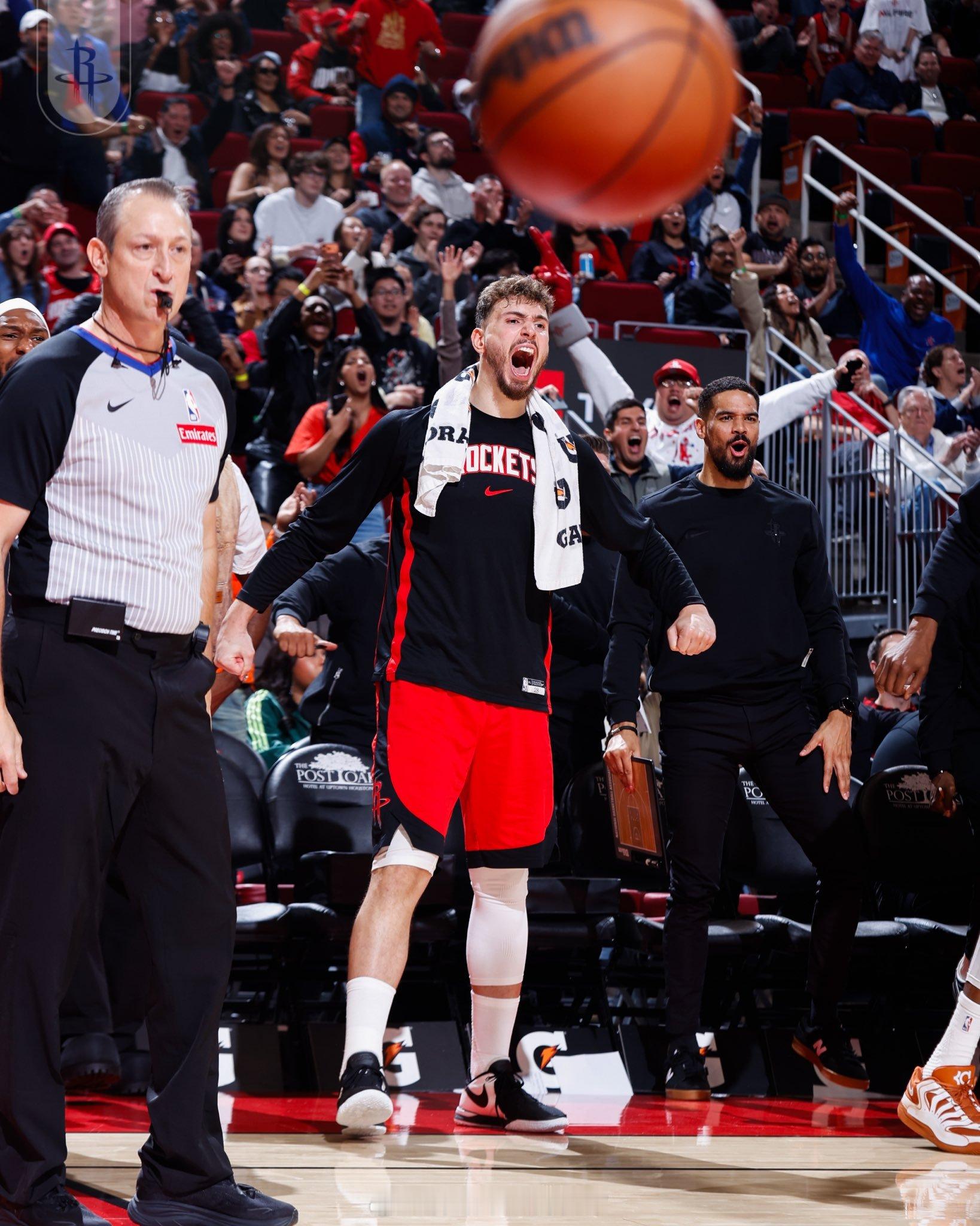 火箭官方：看完比赛，评论写出你的心情快船vs火箭火箭击退快船休斯顿火箭