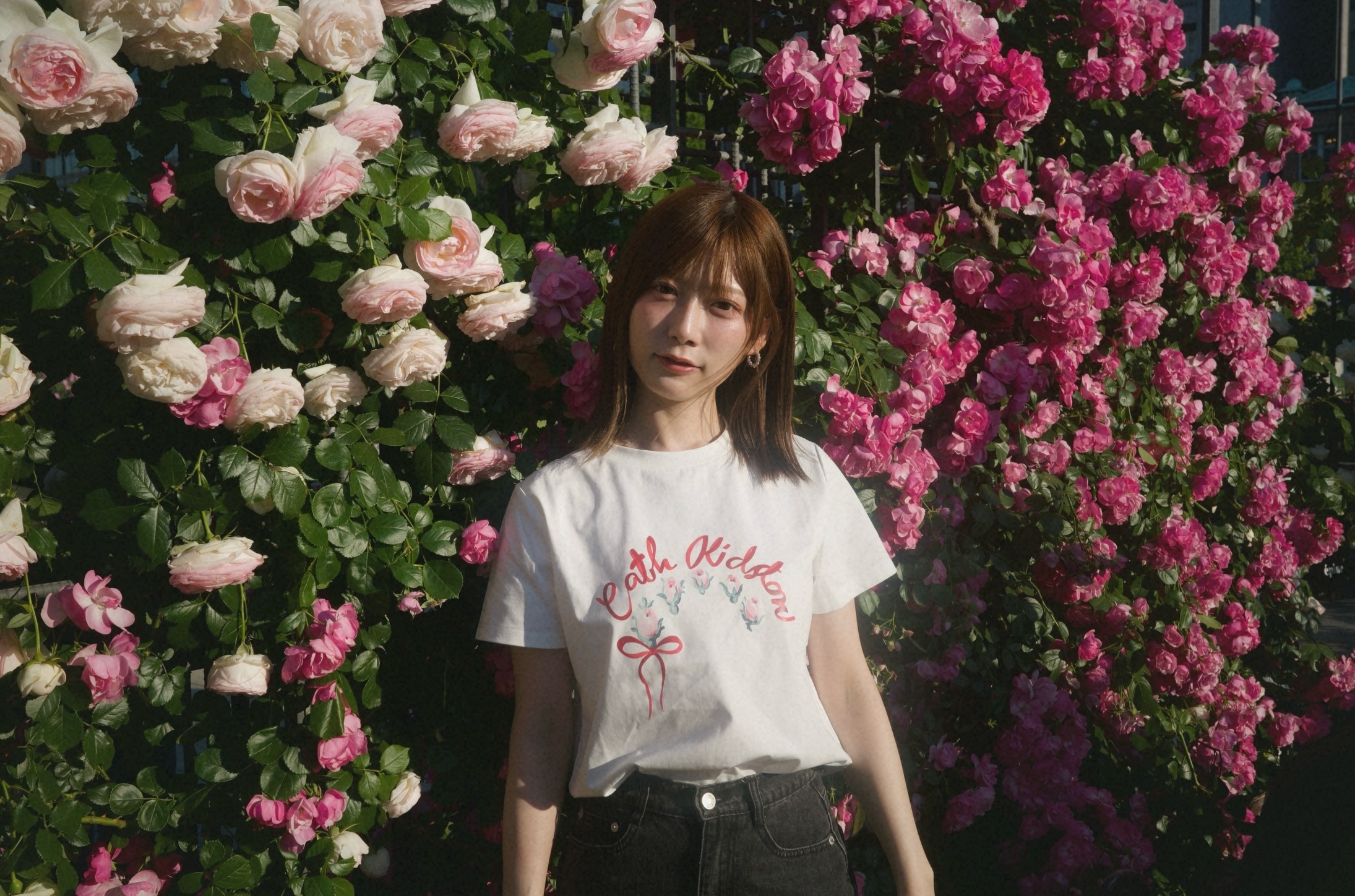 東村芽依🍓「バラめっちゃキレイに咲いてた🌹💗」meigram. 