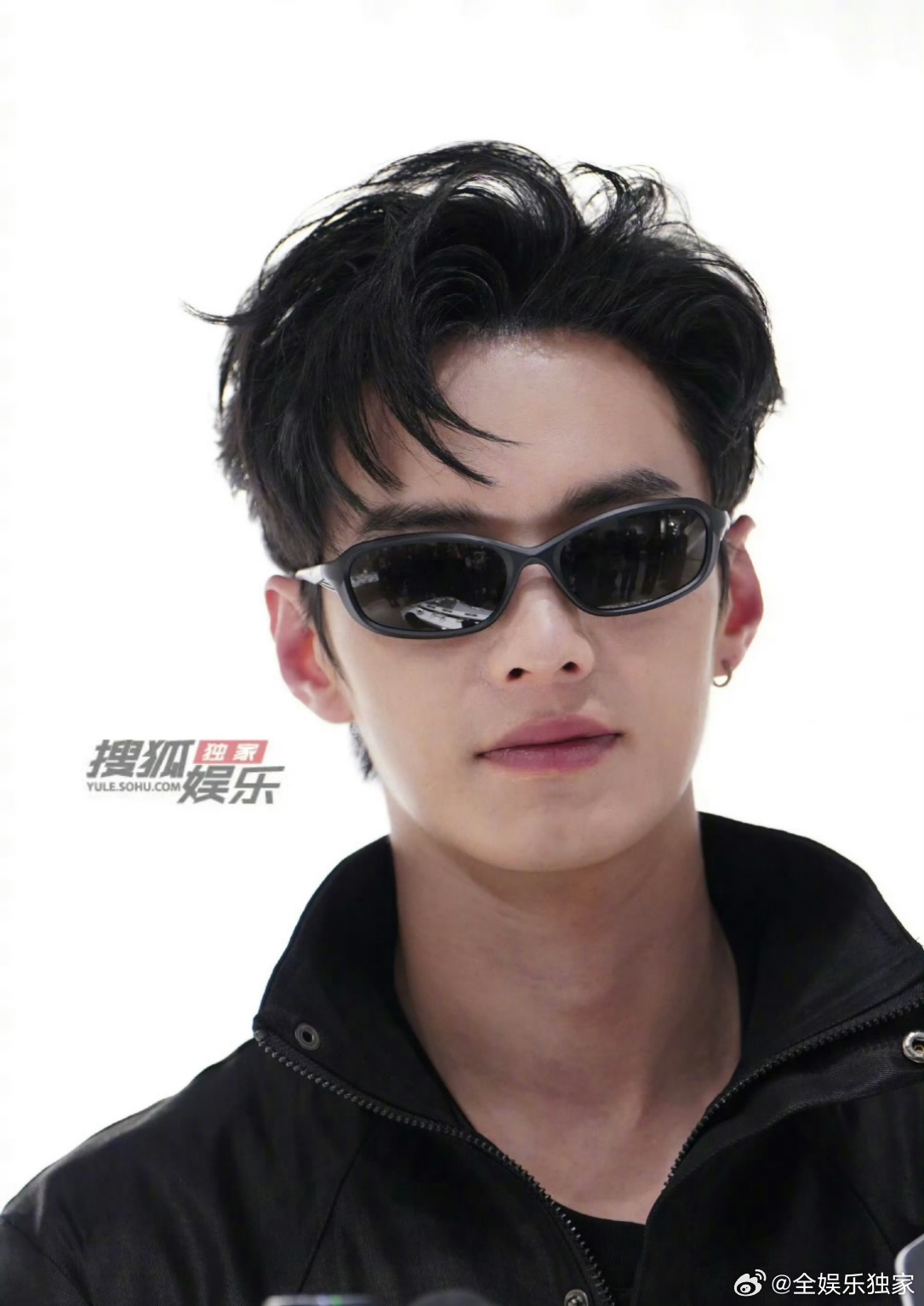 陈哲远何与活动生图陈哲远、何与今日线下活动生图🈶，两个人状态好好，帅哥的脸就是