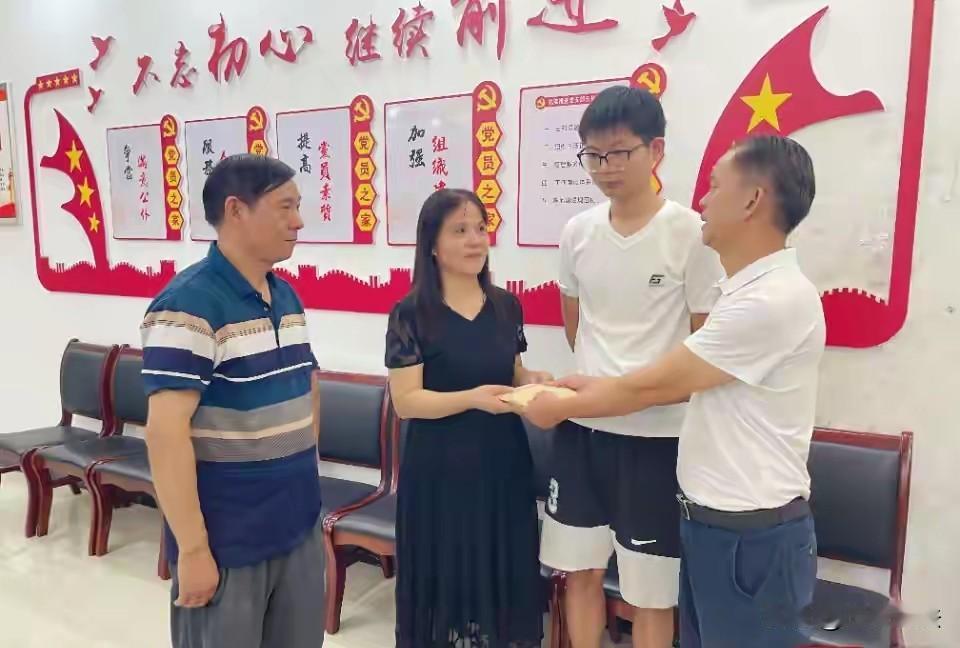 “公道自在人心！”牌馆老板娘救助老人，反被家属索赔10万，对方扬言不给钱就停尸店