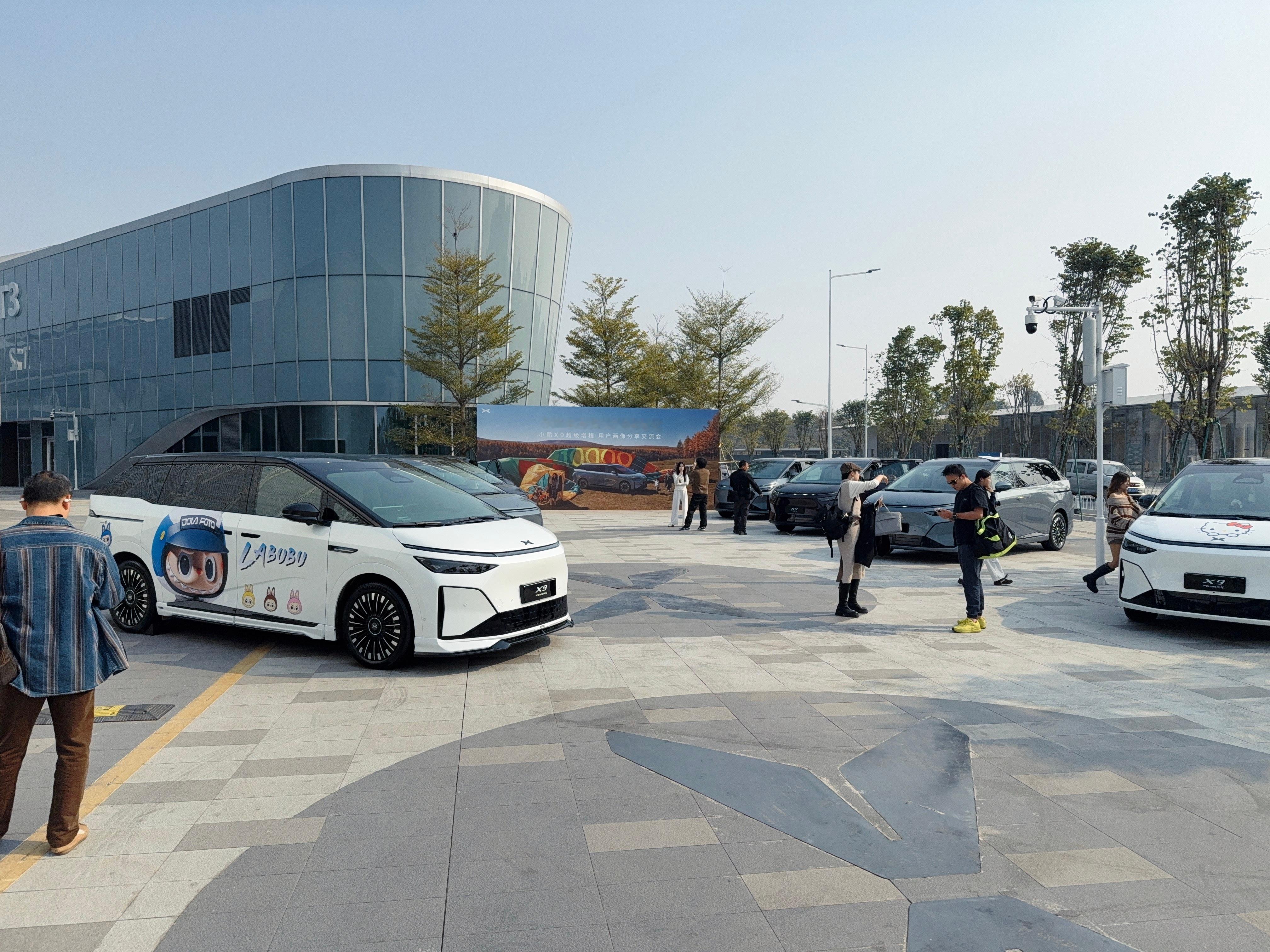 今天来广州小鹏总部参与了一场有意思的交流会。虽然来之前我就知道X9超级增程卖得很