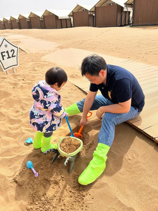 带娃来住星星酒店，我被动陪挖了一天沙子❗️