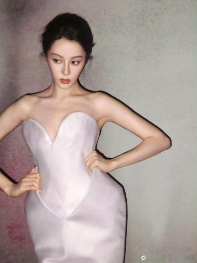 谁给迪丽热巴开的美颜哇趣 怎么能有人美成这个样子[憧憬][心] 美颜开的确实有点