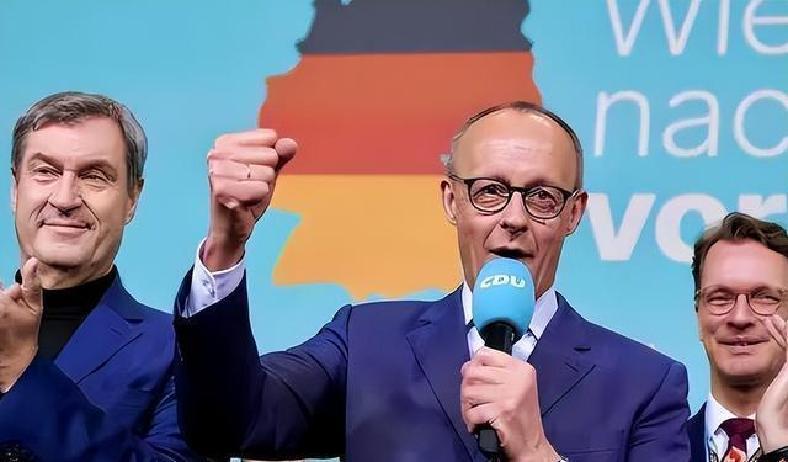 英国首相斯塔默前脚刚宣布辞职，德国选择党后脚就把枪口对准了自家总理默茨。
6月2
