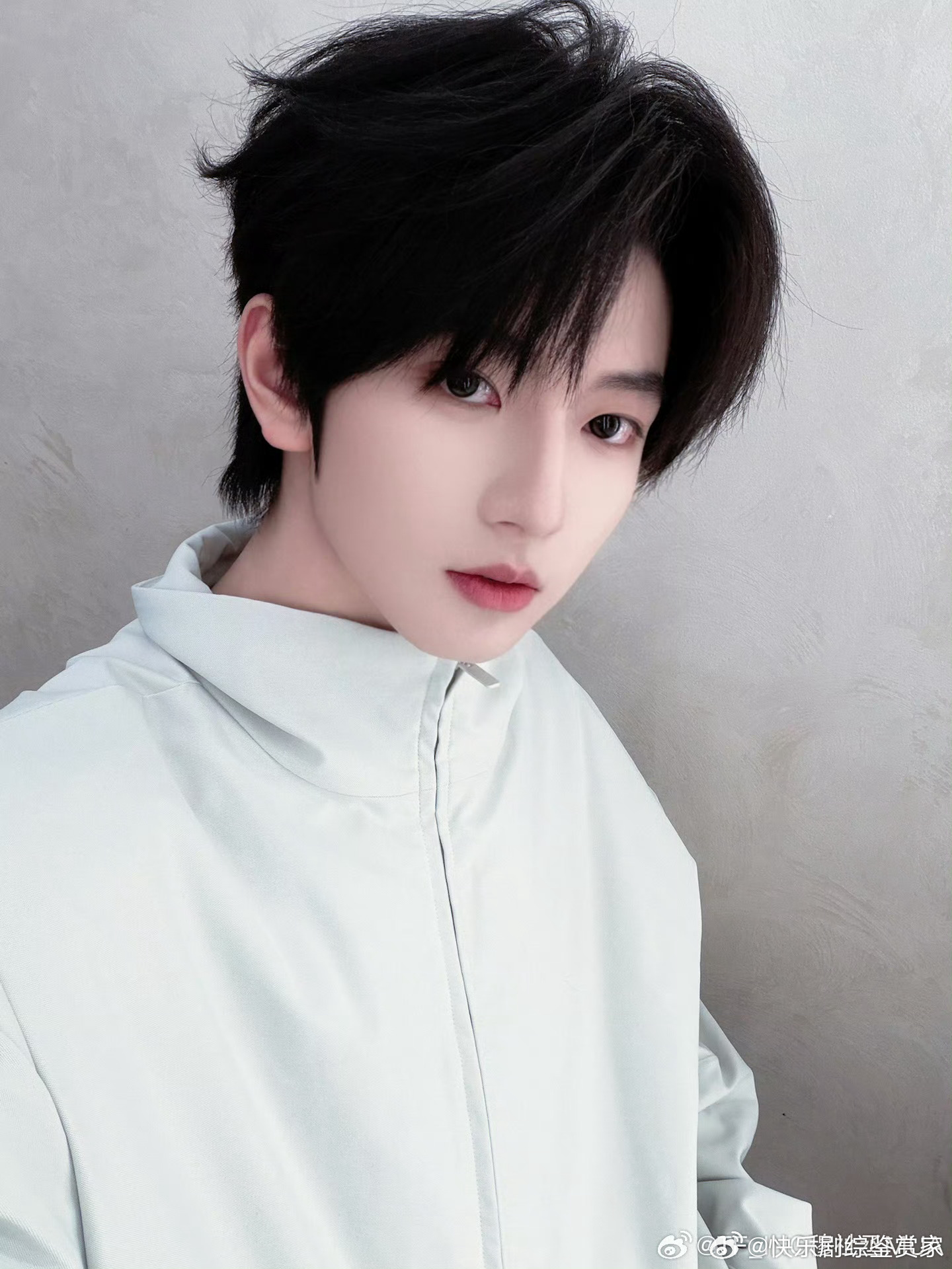 周五晚高疯连发20条穆祉丞 笑不活了，晚高疯这是想让大家把穆祉丞看个够？20条连