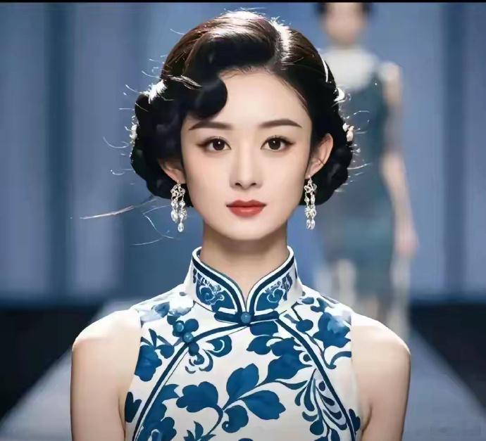 赵丽颖与周冬雨身着青花瓷旗袍，各具风华。赵丽颖优雅大气，将古典韵味与现代气质相融