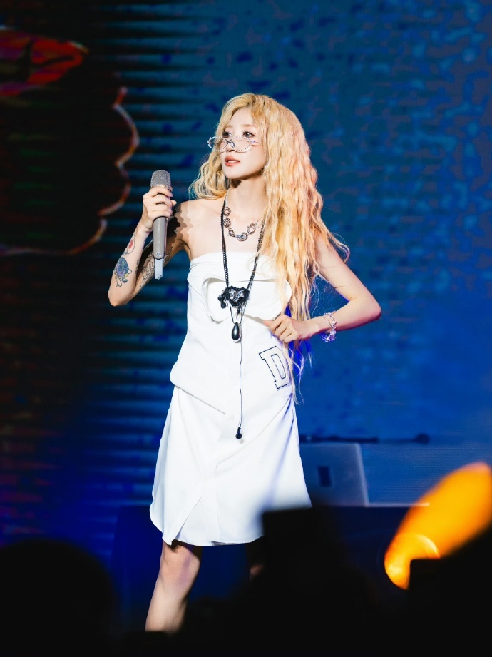 乃万巡演后劲好大好好好，乃万的巡演现场真的是超让人惊喜的呢，完全就能get到了这