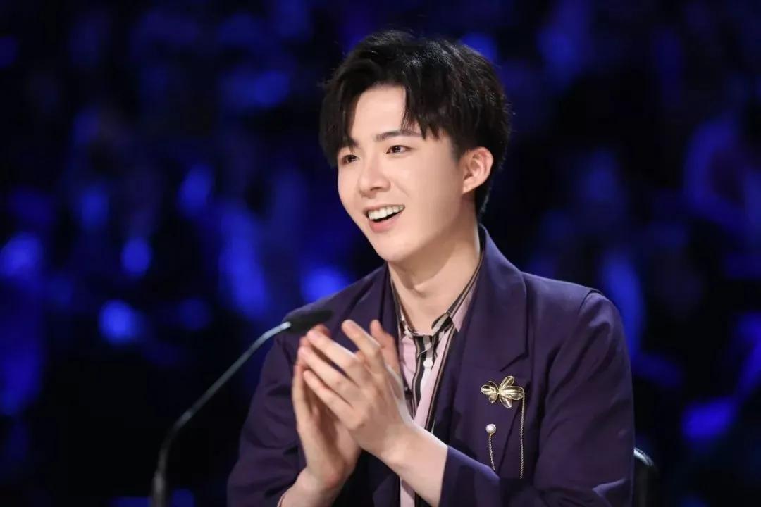 刘宇宁为何在武汉演唱会上泪崩？背后藏着怎样的感动故事？
刘宇宁在2025年武汉演