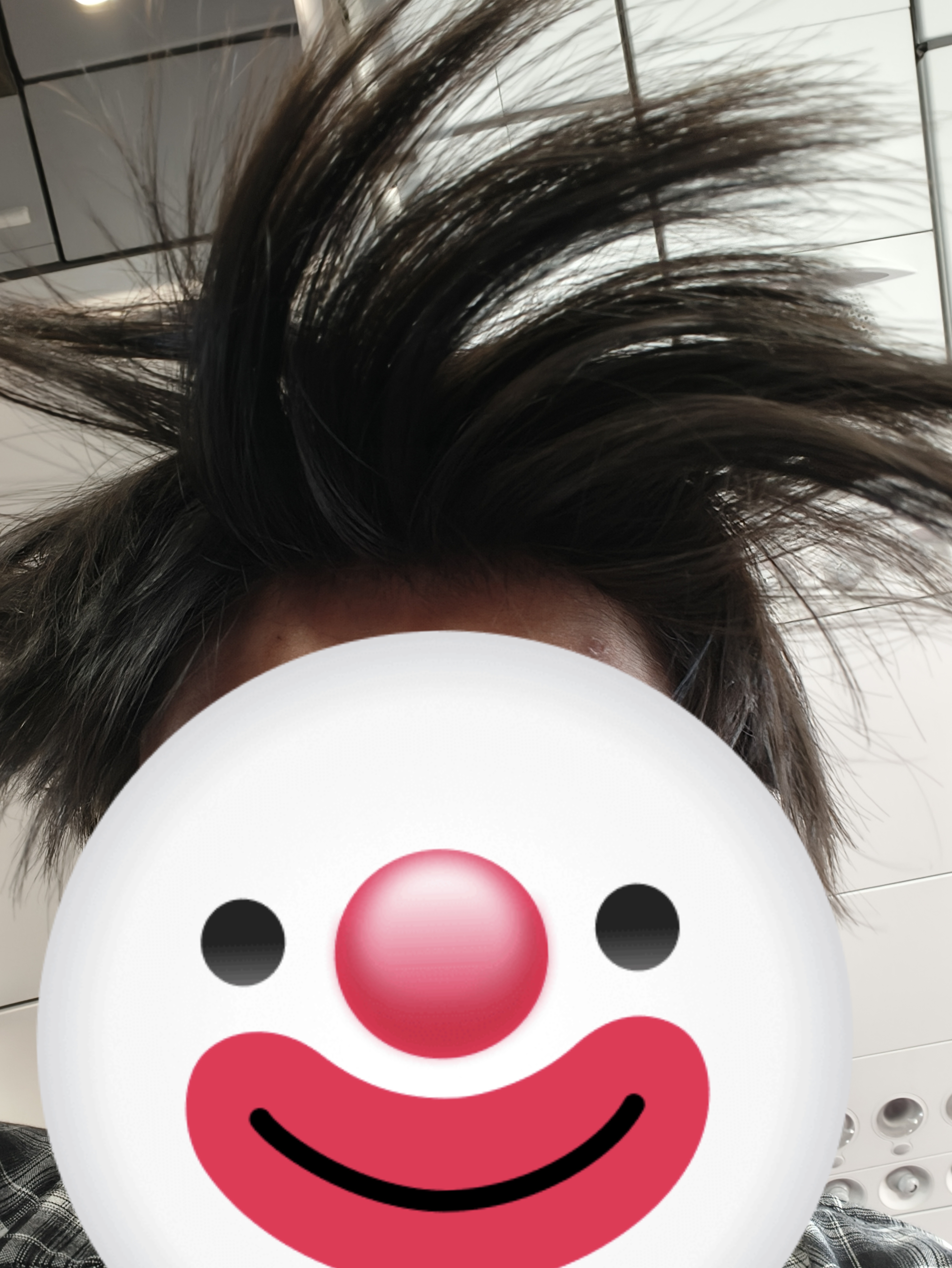 出门的时候我说要去见邝毛那抓一下头发吧于是…… 
