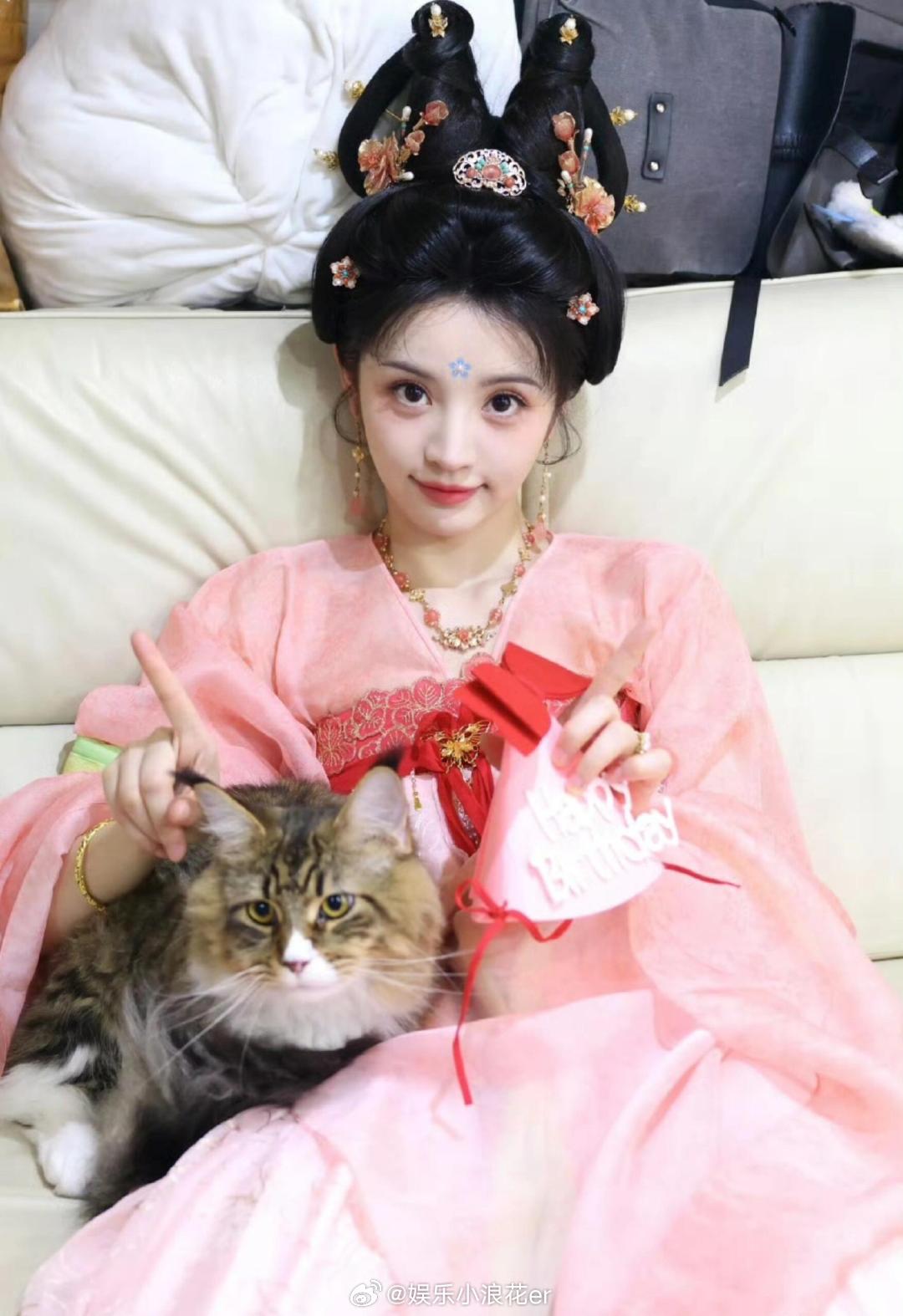 理解张凌赫说田曦薇是小笼包了田曦薇千金猫这段完播率百分百 谁看田曦薇不喊一句甜妹