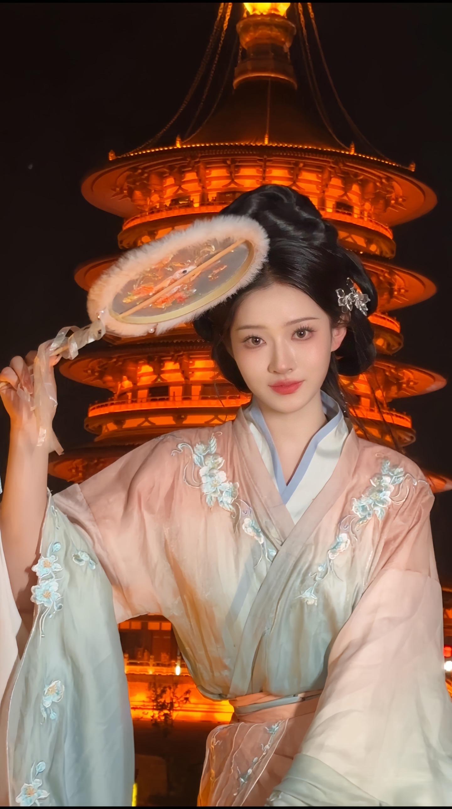 风起洛阳，梦入神都。汉服妆造