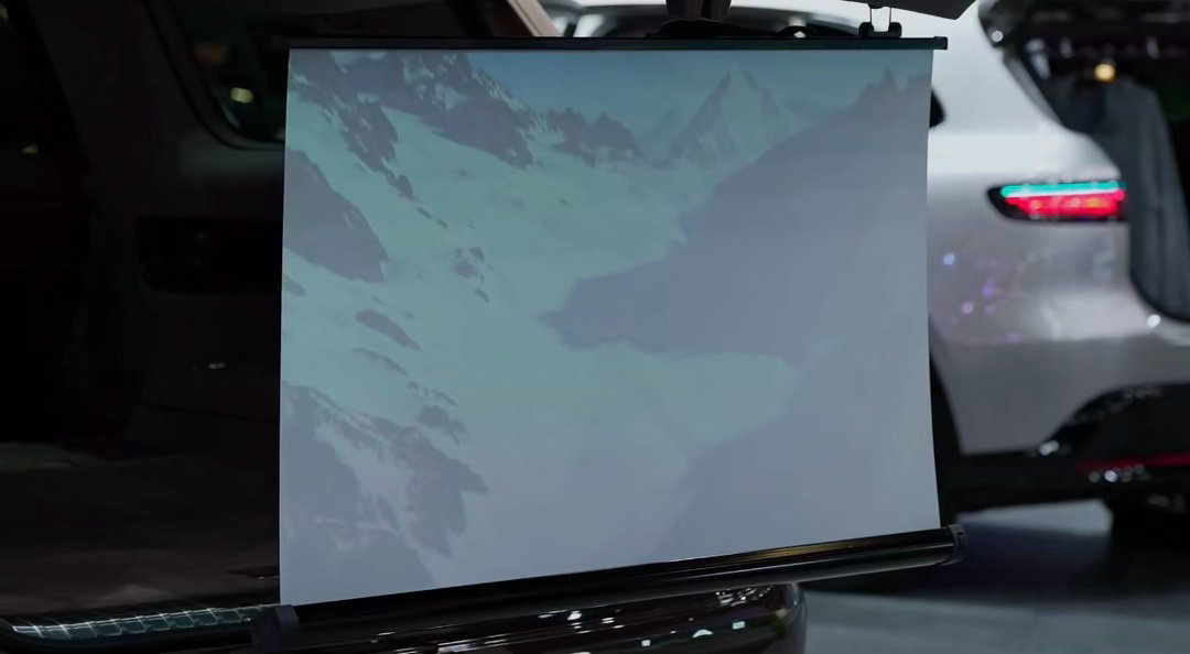 马东北京车展现场买车马东北京车展订车了 一场氛围感绝佳的线下相聚，马东现身北京车