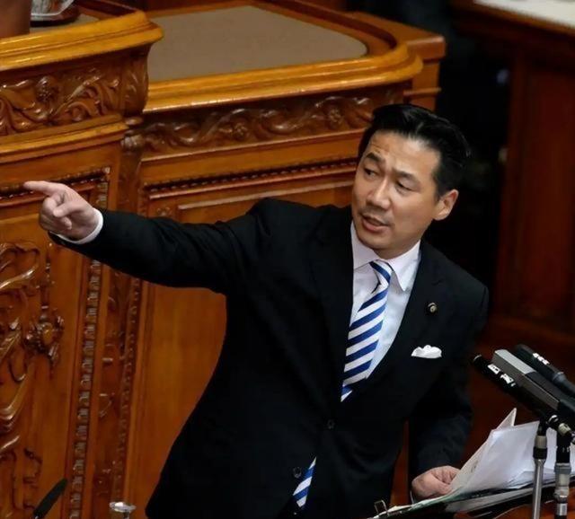 日本坐不住了！山本太郎在国会质问高市早苗：“就算不开战，只要两个月，从中国进不到
