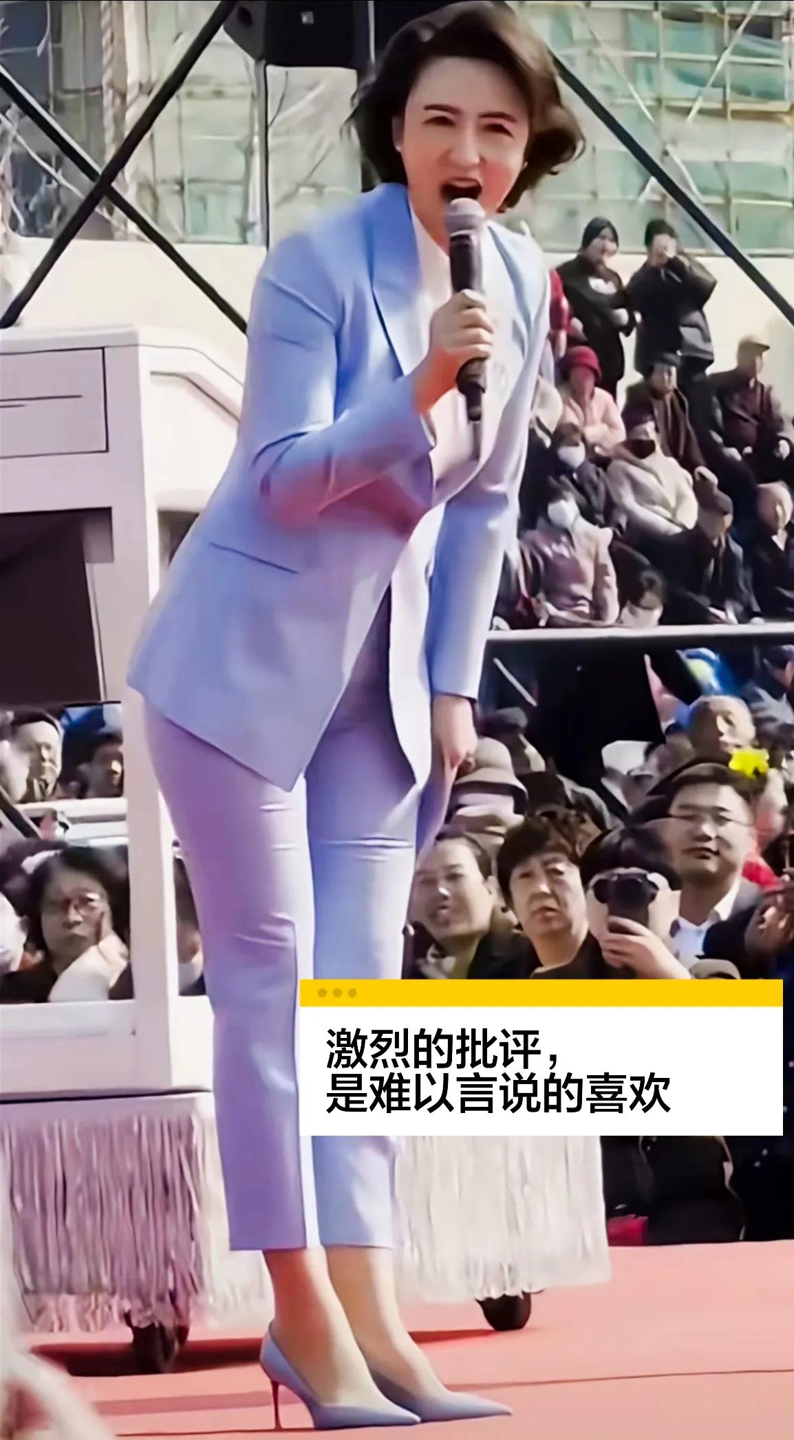 为什么有人拒绝主持人张蕾的穿着之美？

主持人张蕾因服装问题引起了关注，关注的一