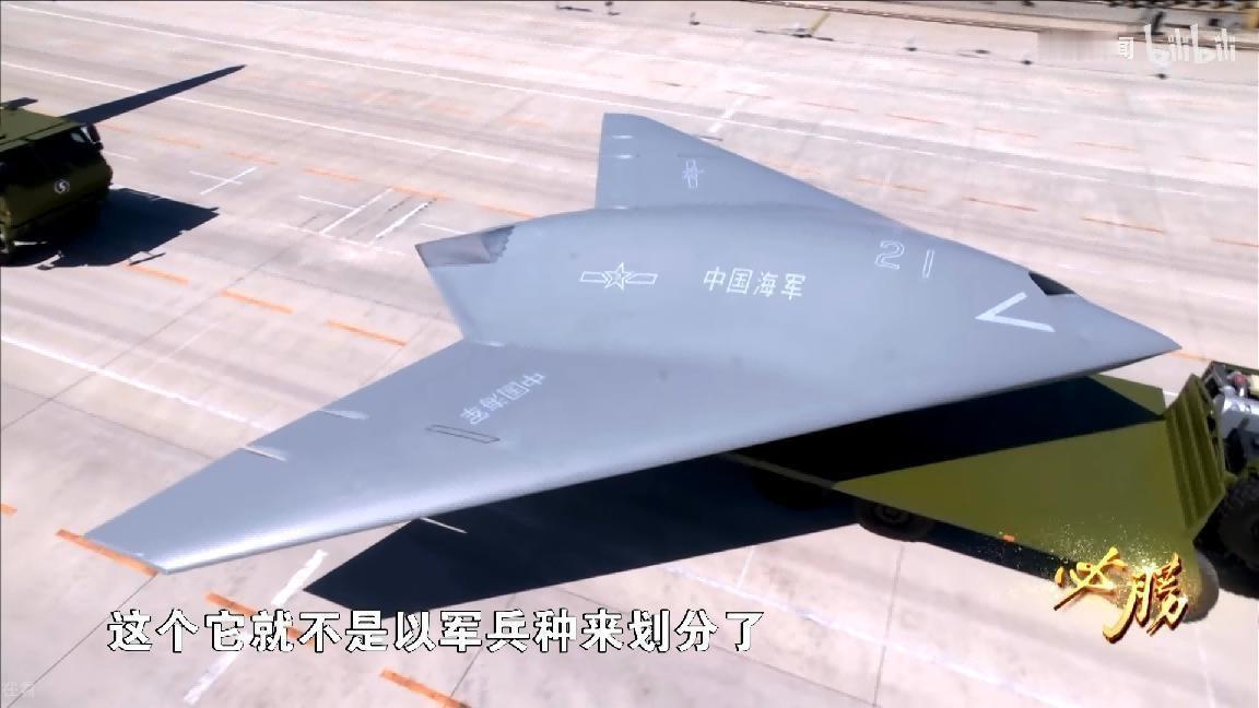 中国攻击21舰载隐身无人机，究竟有多厉害？

传统有人舰载机着舰，飞行员得在高速