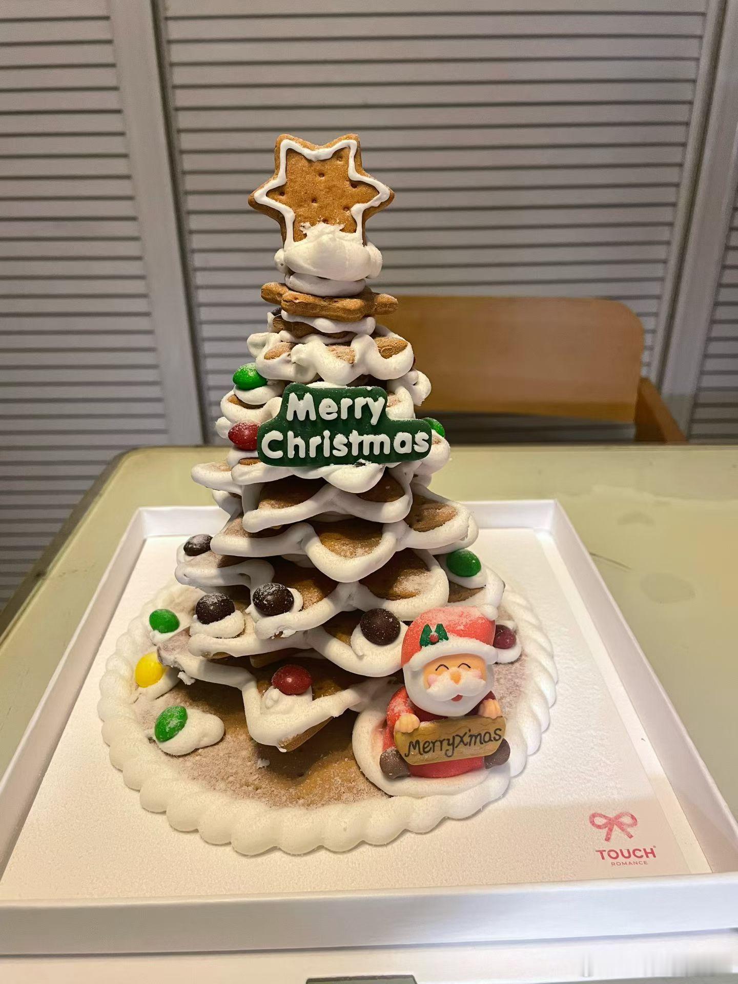 黄金用半年的时间涨50%，到了4500美元每盎司，白银用一个月的时间涨50%，铂