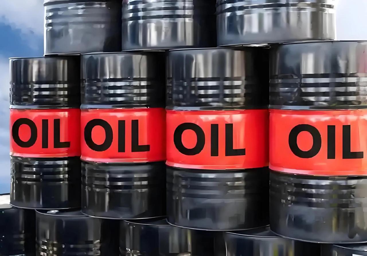 【有个信息不要忽视了！国际油价狂飙，咱们反而能捡便宜、稳得住？真相一次说清🔥】