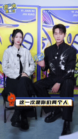 周也丞磊回应走红毯像站岗 默契游戏？两人：达咩！红毯站岗？两人：拿捏！回应说“剧