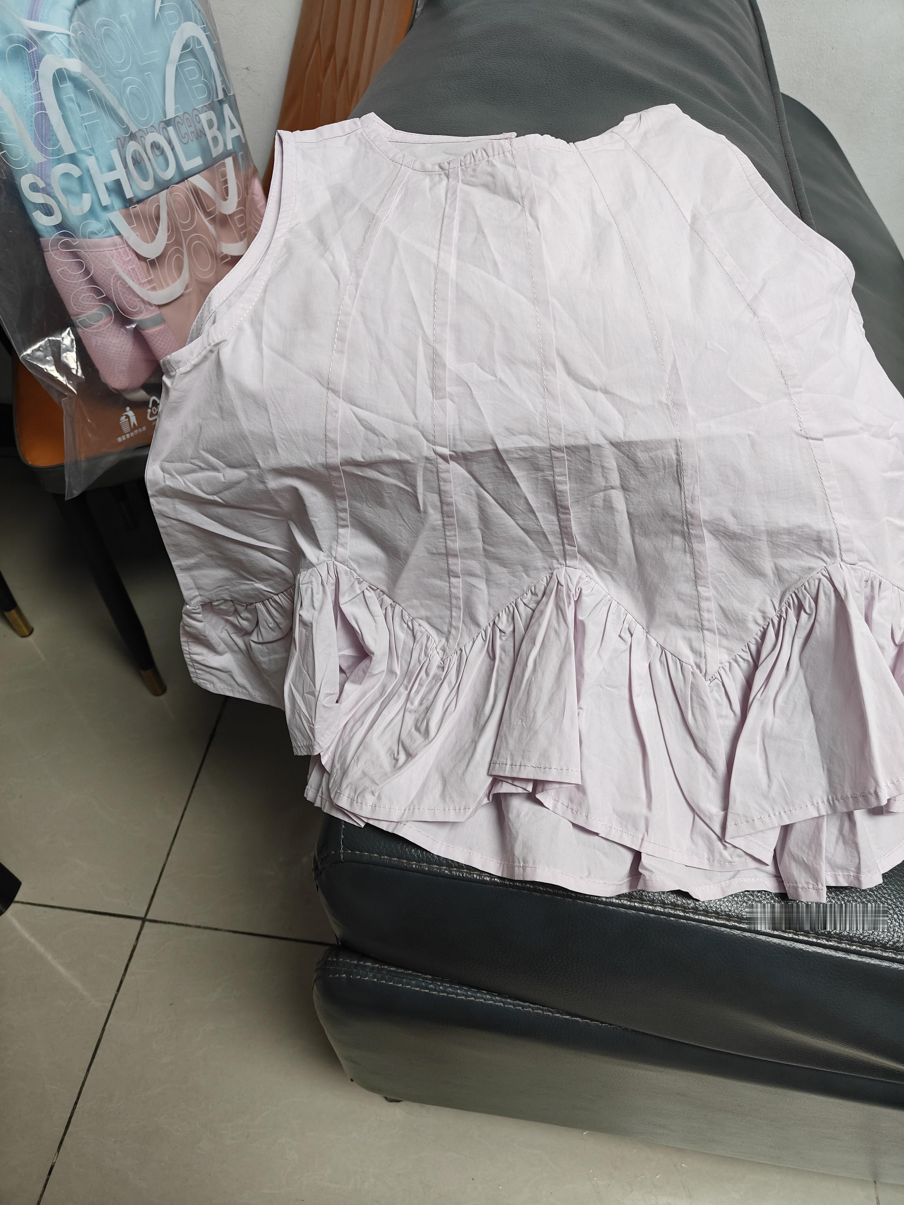 我每次给小孩买的衣服，太后都说好难看，然而自己从来不买。我只是想给她穿简单 舒服