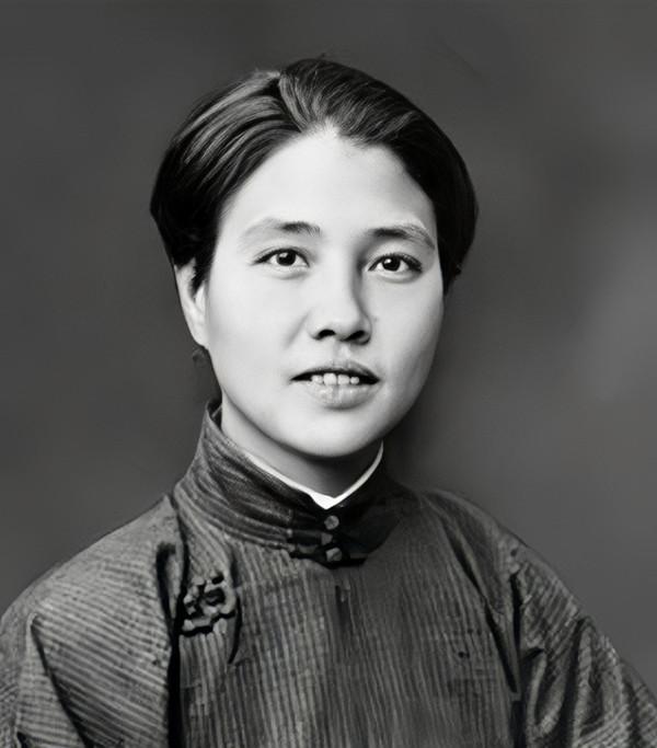 她是中国共产党唯一女创始人，她争取婚姻自由，男女平等，1928年因叛徒出卖被捕，