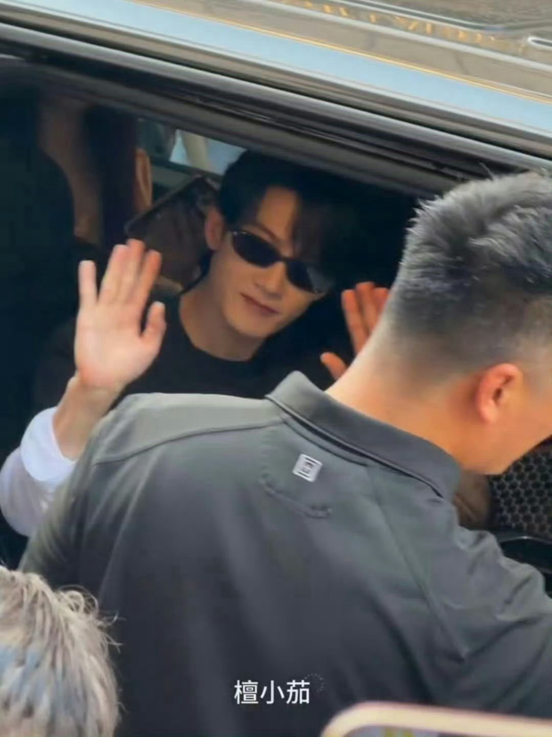 檀健次在忙什么檀健次在忙什么，那可太多了，忙着演戏拍摄唱歌，全能的 