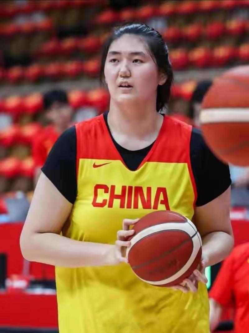 中国女篮12月7日至31日在北京集训，由宫鲁鸣挂帅，9人名单以平均20岁的青年军