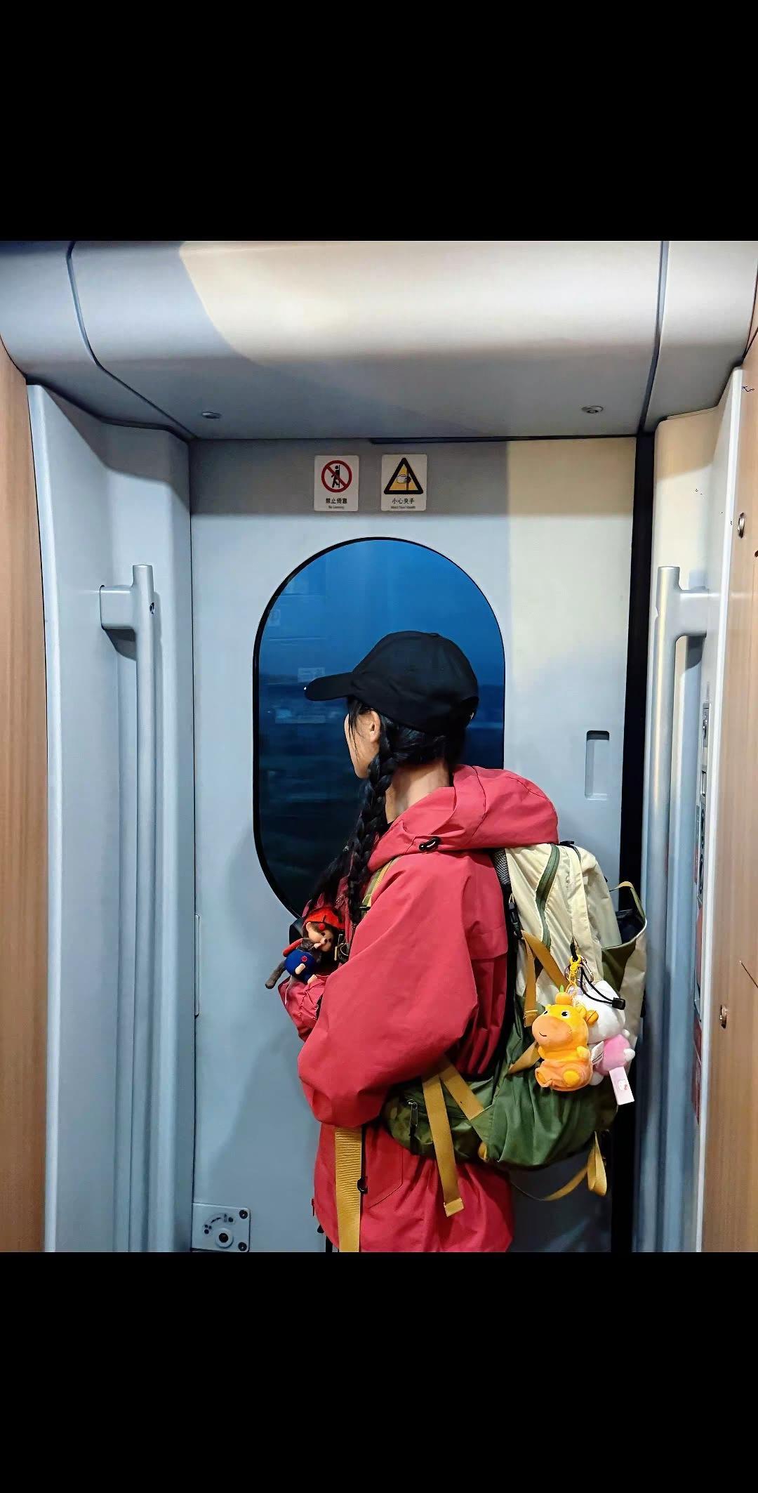 宝贝对不起 姐又出去玩了 不是姐不带你 是你太忙了户外 爬山