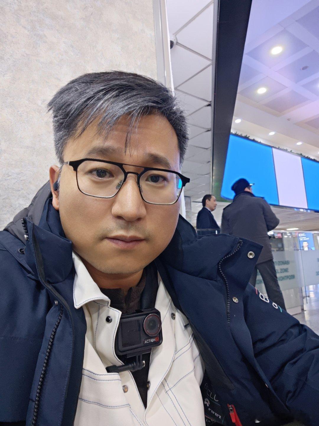 飞机延误三点起飞想去改签飞猪垃圾的很一直一个机器人给你回复携程他们客服直接改签到