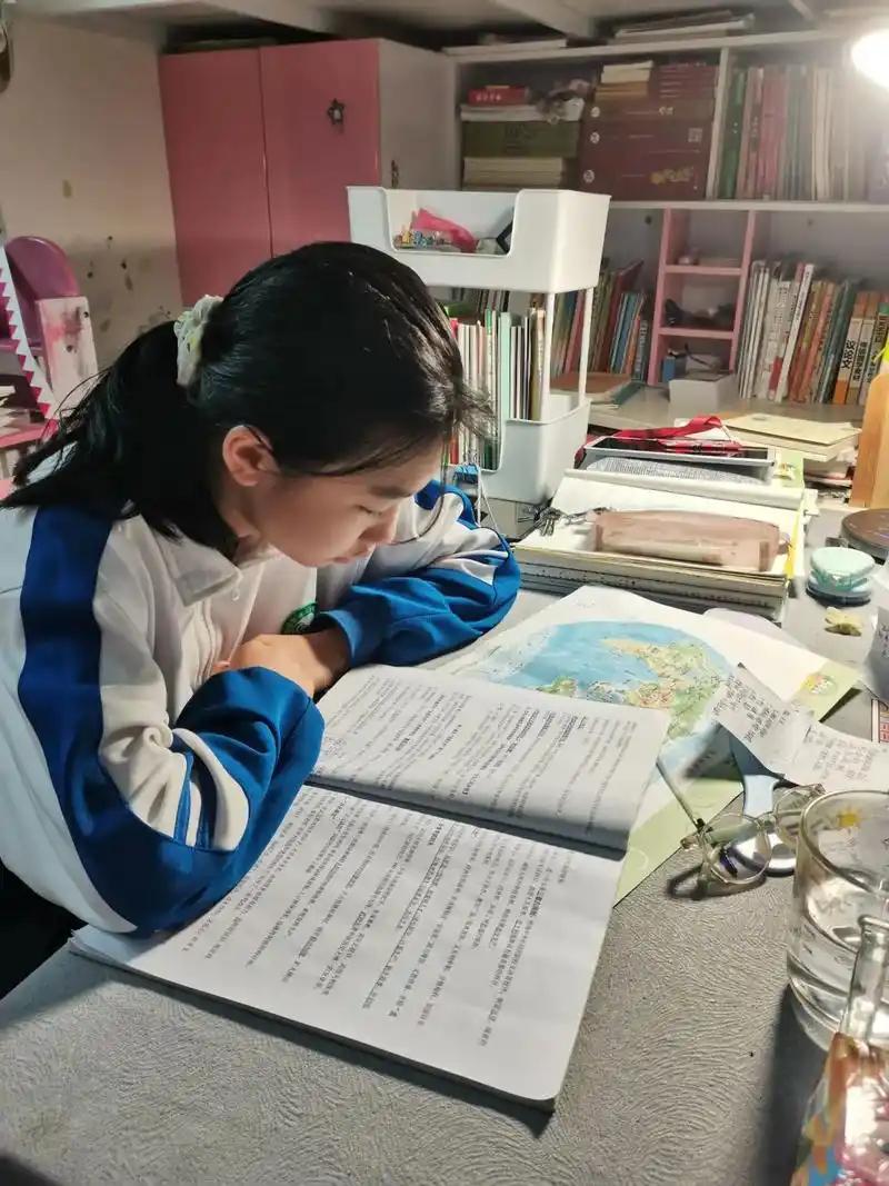 初中学生务必要戒掉的12个习惯

1. 拖延拖沓：把作业、复习不断往后搁置，临近